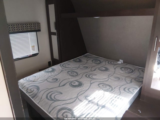4EZTU2629K5042516 Kz Sportsmen Le Travel Trailer