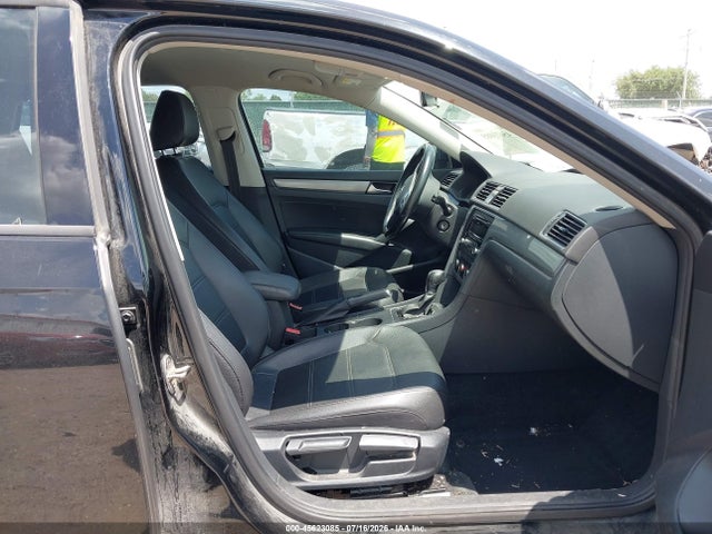 1VWAT7A32FC052442 Volkswagen Passat 1.8t Wolfsburg Edition