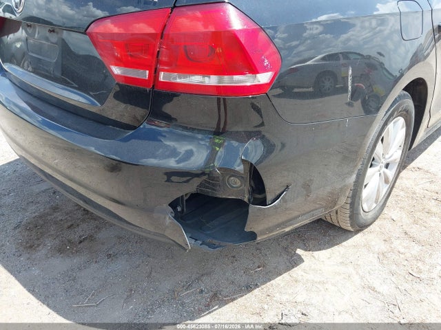 1VWAT7A32FC052442 Volkswagen Passat 1.8t Wolfsburg Edition