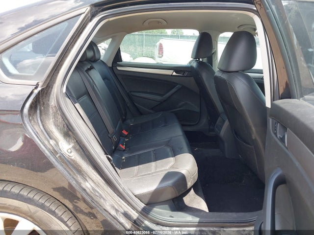1VWAT7A32FC052442 Volkswagen Passat 1.8t Wolfsburg Edition