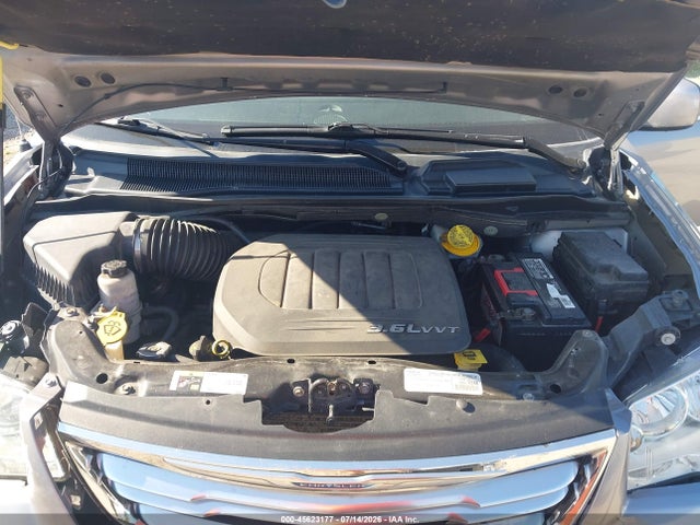 2015 Chrysler Town & Country Touring მანქანა იყიდება აუქციონზე, vin: 2C4RC1BG0FR752178, აუქციონის ნომერი: 45623177