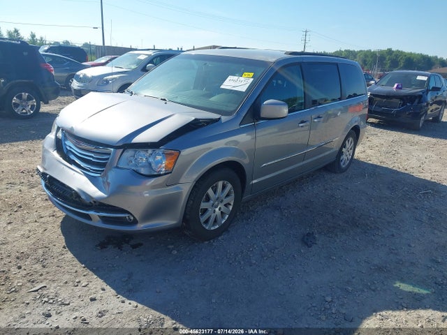 2015 Chrysler Town & Country Touring მანქანა იყიდება აუქციონზე, vin: 2C4RC1BG0FR752178, აუქციონის ნომერი: 45623177