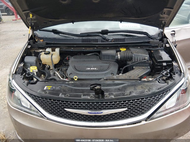Chrysler Pacifica Touring-l 2017 2C4RC1BG3HR613455 Image 10