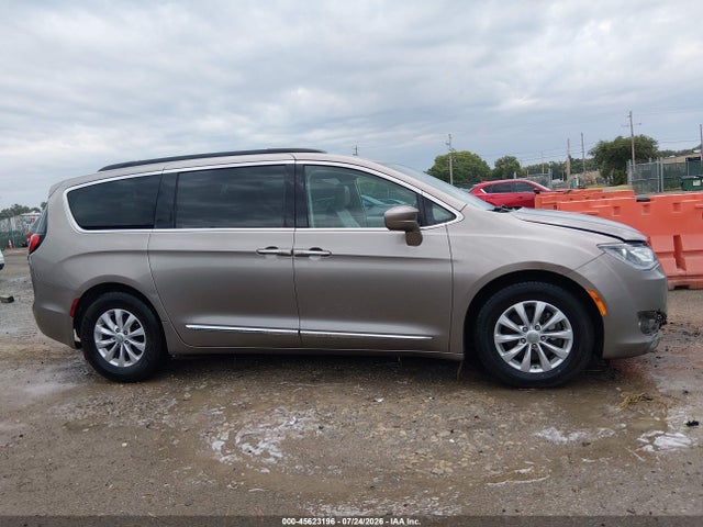 Chrysler Pacifica Touring-l 2017 2C4RC1BG3HR613455 Image 13