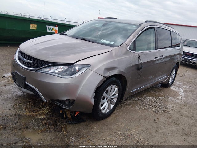 Chrysler Pacifica Touring-l 2017 2C4RC1BG3HR613455 Image 2