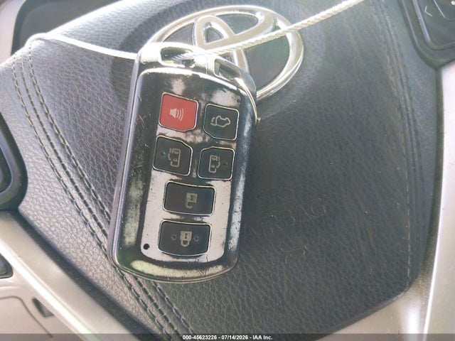 5TDYK3DC1FS628156 Toyota Sienna Xle Premium 8 Passenger
