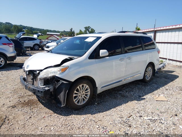 5TDYK3DC1FS628156 Toyota Sienna Xle Premium 8 Passenger