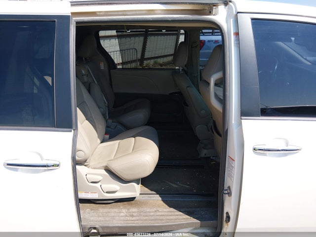 5TDYK3DC1FS628156 Toyota Sienna Xle Premium 8 Passenger