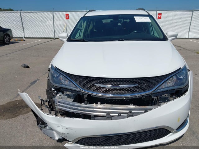 Продажа на аукционе авто 2017 Chrysler Pacifica Touring-l, vin: 2C4RC1BGXHR794196, номер лота: 45623284