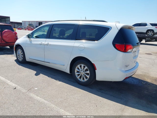 Продажа на аукционе авто 2017 Chrysler Pacifica Touring-l, vin: 2C4RC1BGXHR794196, номер лота: 45623284
