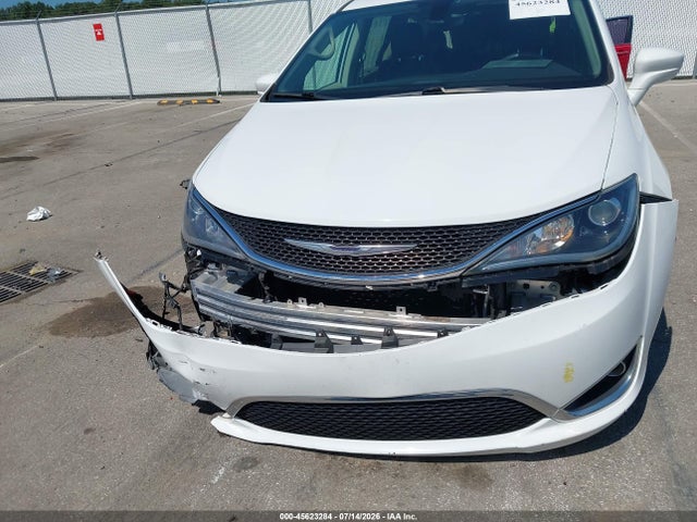 Продажа на аукционе авто 2017 Chrysler Pacifica Touring-l, vin: 2C4RC1BGXHR794196, номер лота: 45623284