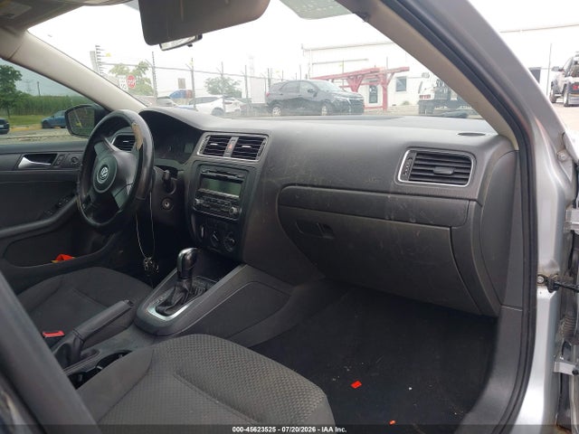 2013 Volkswagen Jetta 2.0l S მანქანა იყიდება აუქციონზე, vin: 3VW2K7AJ9DM217050, აუქციონის ნომერი: 45623525
