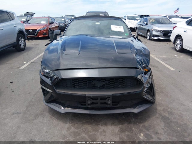 45623705 :رقم المزاد ، 1FATP8UH6J5133220 vin ، 2018 Ford Mustang Ecoboost Premium مزاد بيع