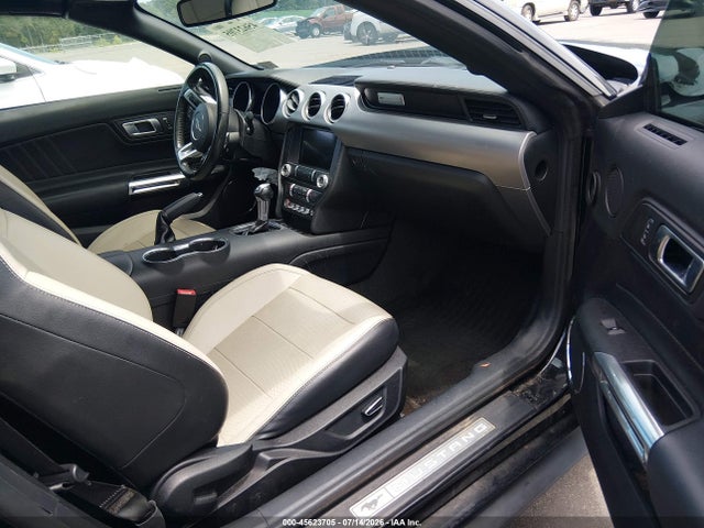 45623705 :رقم المزاد ، 1FATP8UH6J5133220 vin ، 2018 Ford Mustang Ecoboost Premium مزاد بيع