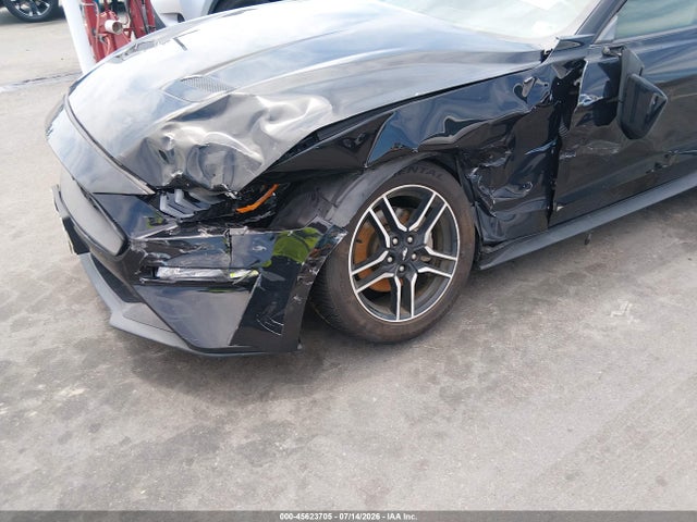 45623705 :رقم المزاد ، 1FATP8UH6J5133220 vin ، 2018 Ford Mustang Ecoboost Premium مزاد بيع
