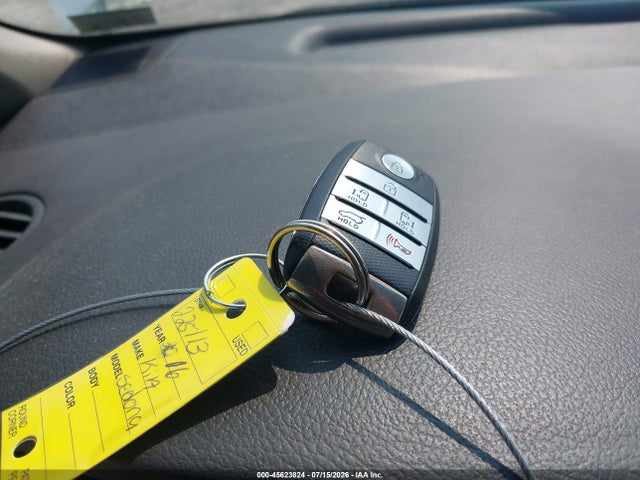 KIA SEDONA LX 2016 KNDMB5C17G6213855 Image 11