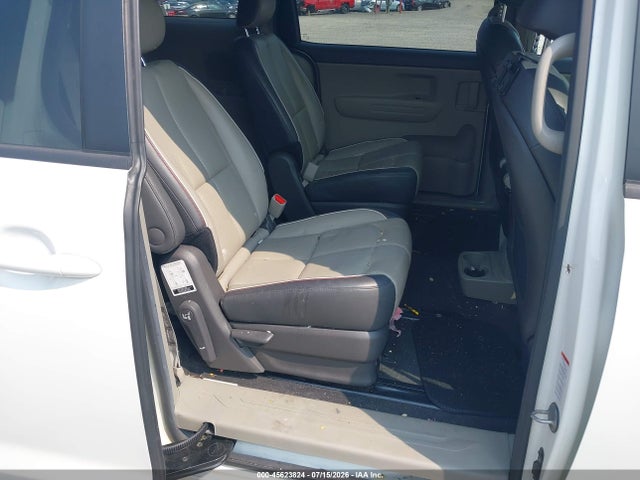 KIA SEDONA LX 2016 KNDMB5C17G6213855 Image 8
