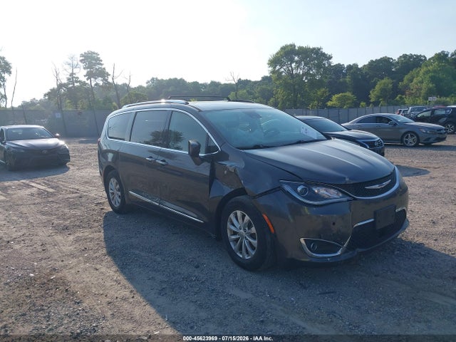 45623969 :رقم المزاد ، 2C4RC1EG1JR112887 vin ، 2018 Chrysler Pacifica Touring L Plus مزاد بيع