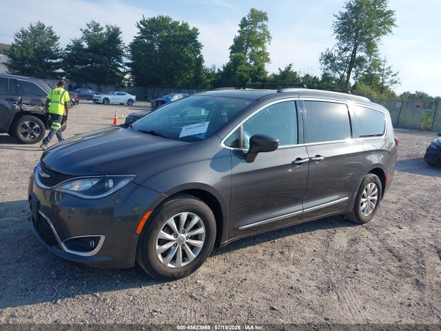 45623969 :رقم المزاد ، 2C4RC1EG1JR112887 vin ، 2018 Chrysler Pacifica Touring L Plus مزاد بيع