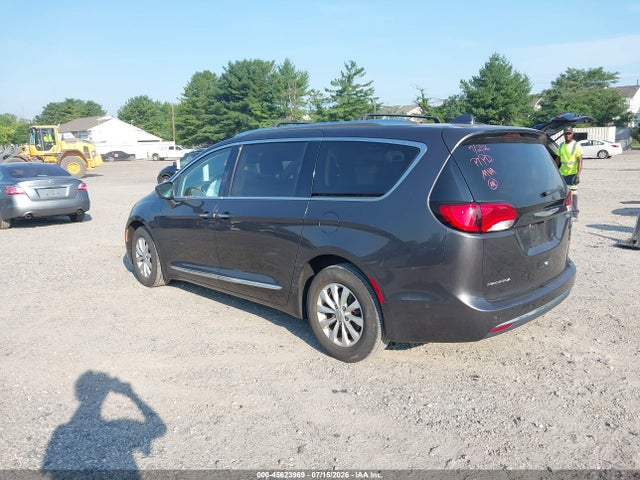 45623969 :رقم المزاد ، 2C4RC1EG1JR112887 vin ، 2018 Chrysler Pacifica Touring L Plus مزاد بيع