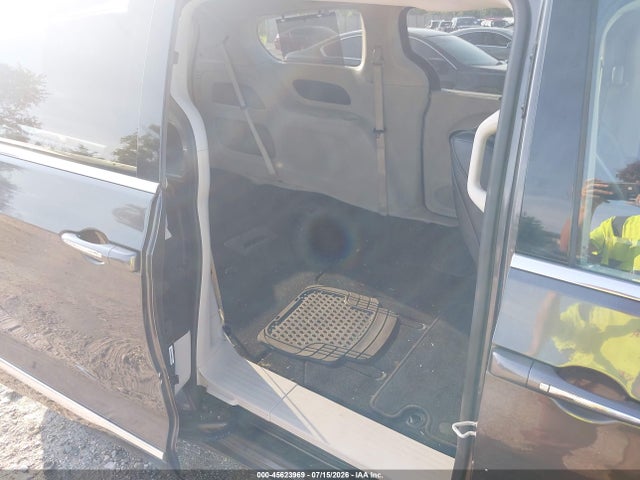 45623969 :رقم المزاد ، 2C4RC1EG1JR112887 vin ، 2018 Chrysler Pacifica Touring L Plus مزاد بيع