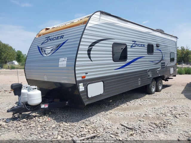 4YDT25224JS370714 Crossroads Zinger