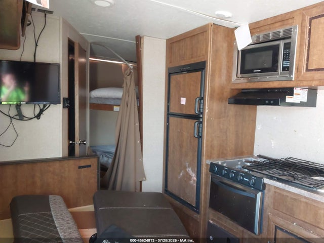 4YDT25224JS370714 Crossroads Zinger