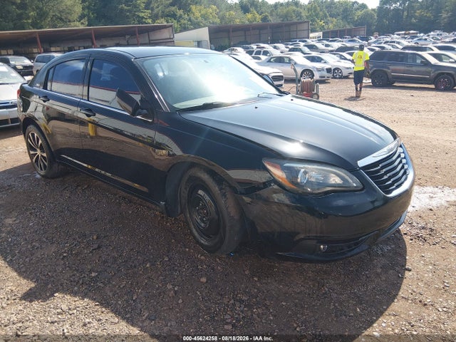 45624258 :رقم المزاد ، 1C3BC8FG3BN610343 vin ، 2011 Chrysler 200 S مزاد بيع