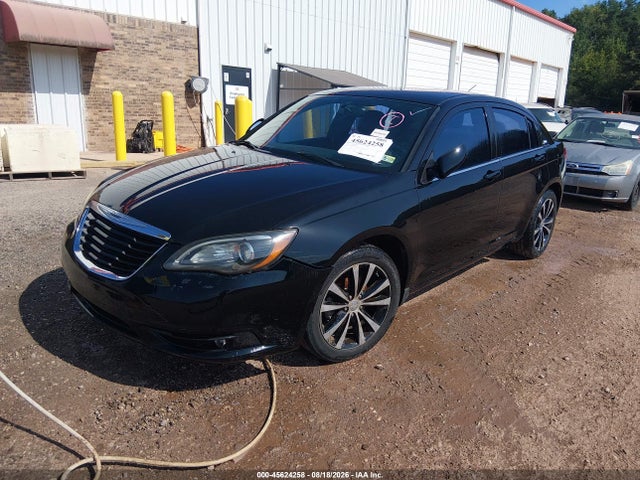 45624258 :رقم المزاد ، 1C3BC8FG3BN610343 vin ، 2011 Chrysler 200 S مزاد بيع
