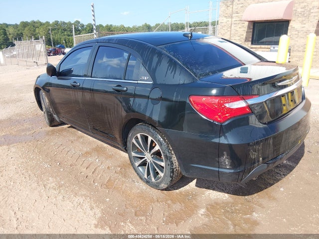 45624258 :رقم المزاد ، 1C3BC8FG3BN610343 vin ، 2011 Chrysler 200 S مزاد بيع