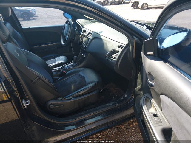 45624258 :رقم المزاد ، 1C3BC8FG3BN610343 vin ، 2011 Chrysler 200 S مزاد بيع
