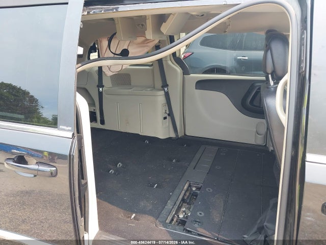2013 Chrysler Town & Country Touring მანქანა იყიდება აუქციონზე, vin: 2C4RC1BG8DR632321, აუქციონის ნომერი: 45624419