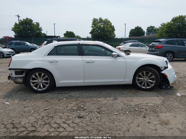 2C3CCAKG5JH268192 Chrysler 300 Limited Awd