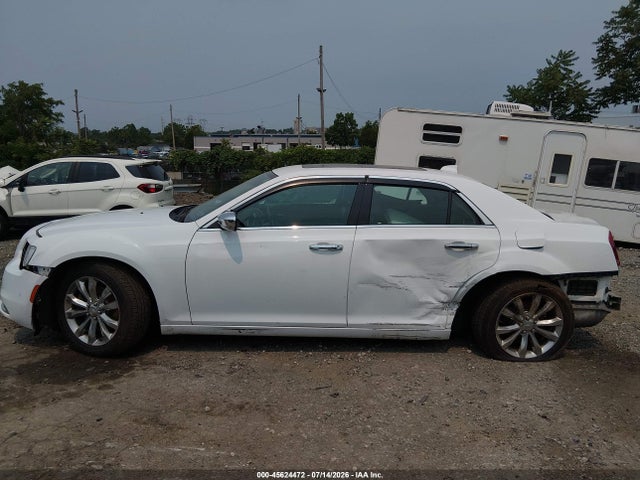 2C3CCAKG5JH268192 Chrysler 300 Limited Awd