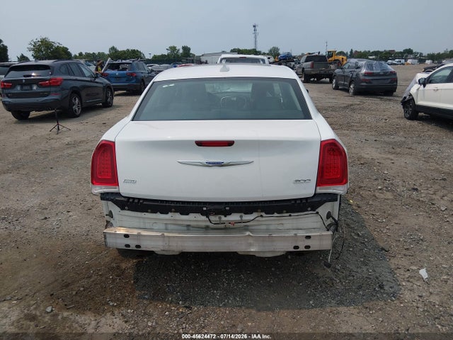 2C3CCAKG5JH268192 Chrysler 300 Limited Awd