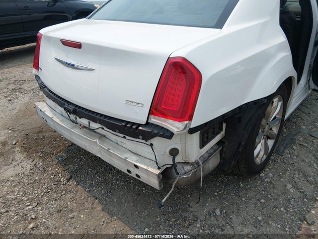 2C3CCAKG5JH268192 Chrysler 300 Limited Awd