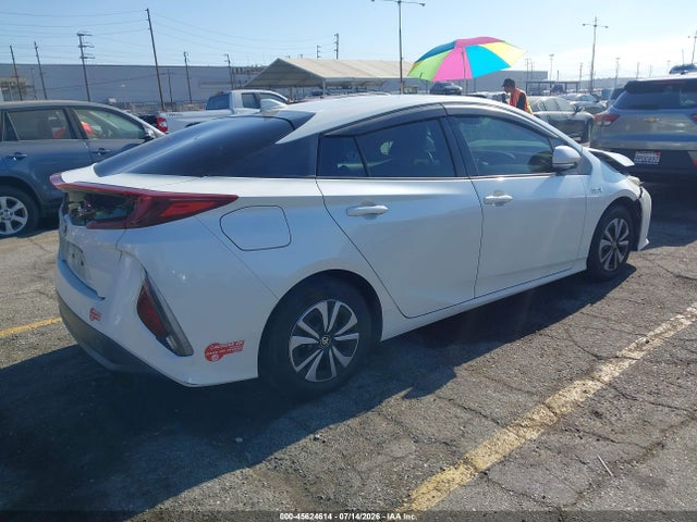 Toyota Prius Prime Premium 2017 JTDKARFP0H3040751 Image 4