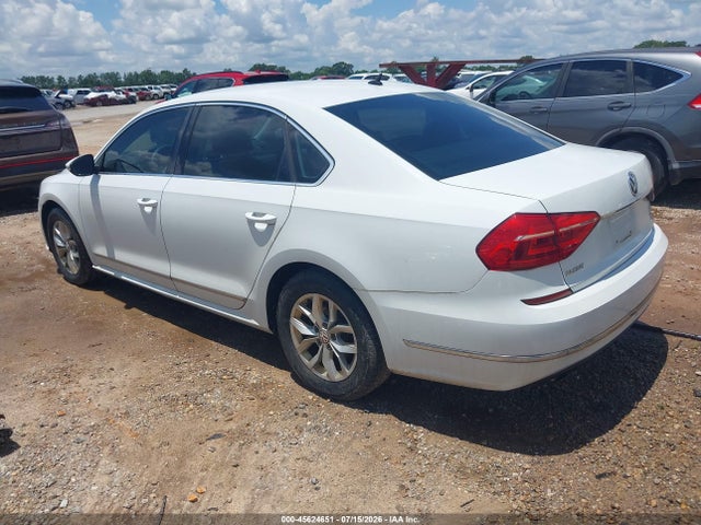 2016 Volkswagen Passat 1.8t S მანქანა იყიდება აუქციონზე, vin: 1VWAT7A37GC003867, აუქციონის ნომერი: 45624651