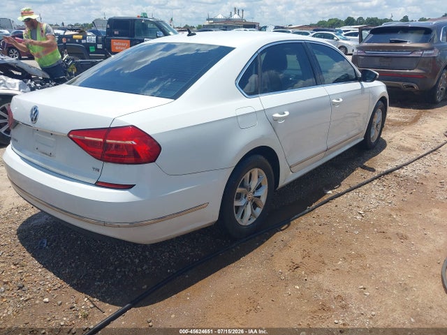 2016 Volkswagen Passat 1.8t S მანქანა იყიდება აუქციონზე, vin: 1VWAT7A37GC003867, აუქციონის ნომერი: 45624651