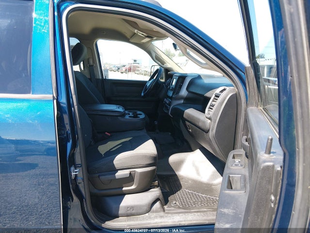 3C63R3GJ1LG183595 RAM 3500 Tradesman 4x4 8&#039; Box