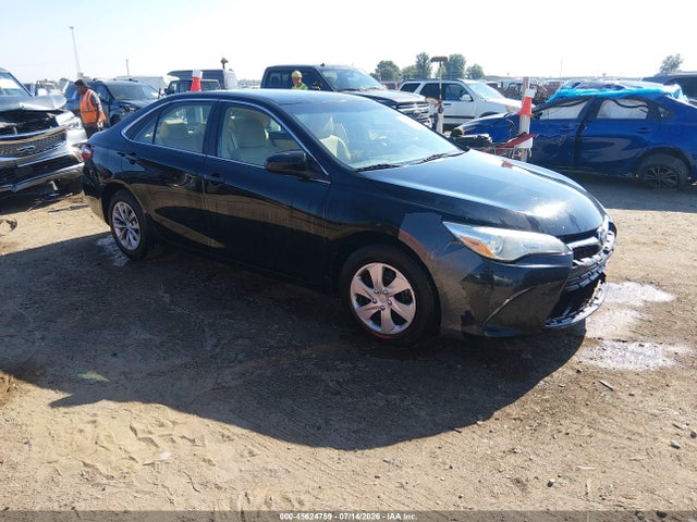 2015 Toyota Camry Le მანქანა იყიდება აუქციონზე, vin: 4T1BF1FK2FU043645, აუქციონის ნომერი: 45624759