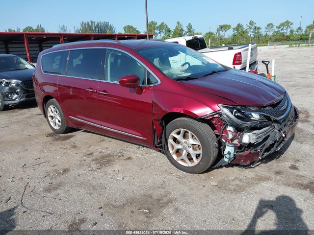2017 Chrysler Pacifica Touring-l Plus მანქანა იყიდება აუქციონზე, vin: 2C4RC1EG0HR684074, აუქციონის ნომერი: 45625024
