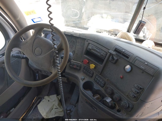 2014 Freightliner Cascadia 125 მანქანა იყიდება აუქციონზე, vin: 3AKJGLD60ESFZ3509, აუქციონის ნომერი: 45625031
