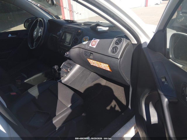 2017 Volkswagen Tiguan მანქანა იყიდება აუქციონზე, vin: WVGAV7AX1HK009098, აუქციონის ნომერი: 45625057