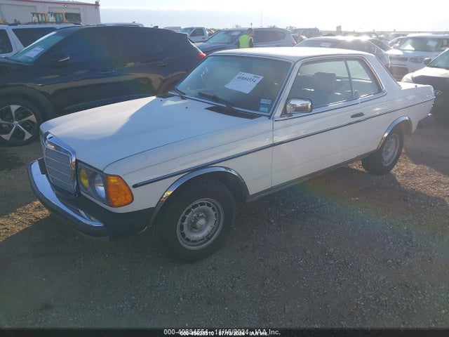 45625310 :رقم المزاد ، WDBAB53A6FA253406 vin ، 1985 Mercedes-benz 300 Cdt مزاد بيع