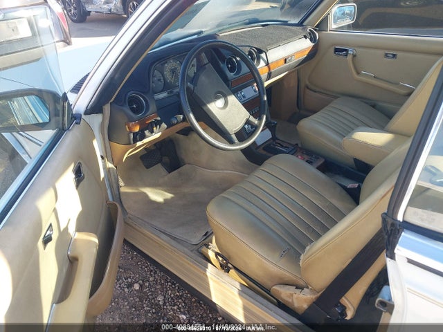 45625310 :رقم المزاد ، WDBAB53A6FA253406 vin ، 1985 Mercedes-benz 300 Cdt مزاد بيع
