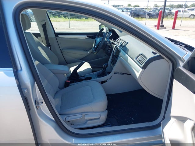 Продаж на аукціоні авто 2016 Volkswagen Passat 1.8t S, vin: 1VWAT7A38GC018328, номер лоту: 45625341