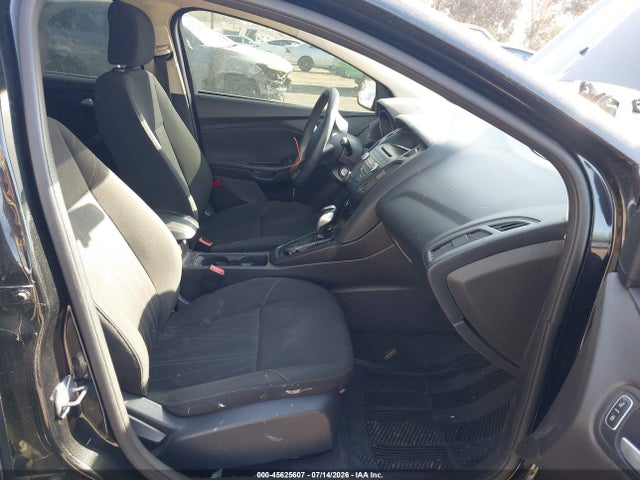 1FADP3K28FL256428 Ford FOCUS SE