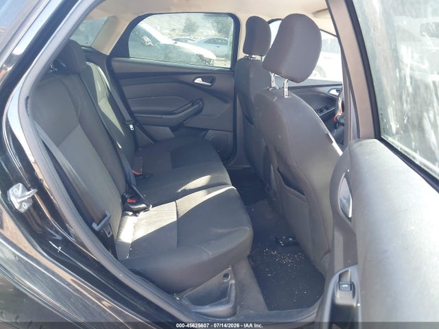 1FADP3K28FL256428 Ford FOCUS SE