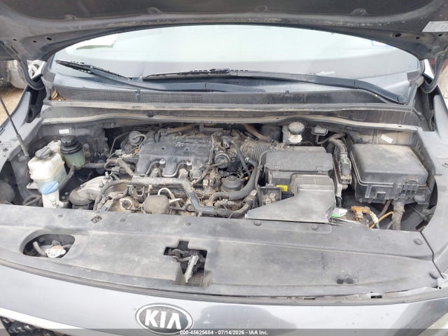 KIA SEDONA LX 2017 KNDMB5C1XH6327527 Image 10